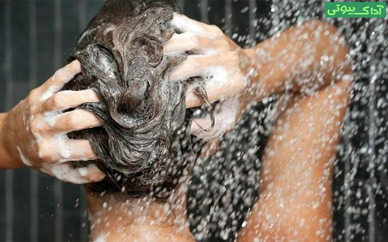 آبکشی صحیح چگونه باعث درخشندگی و حجم بیشتر مو می‌شود؟